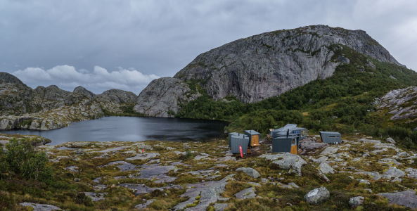 Norway, Lysefjord, KOKO architects, Zink, Baunetz, zinc, container, Wanderhtte, hut, trekking, Felsen, rocky, Container, Holz, Selbstversorgung, Talinn