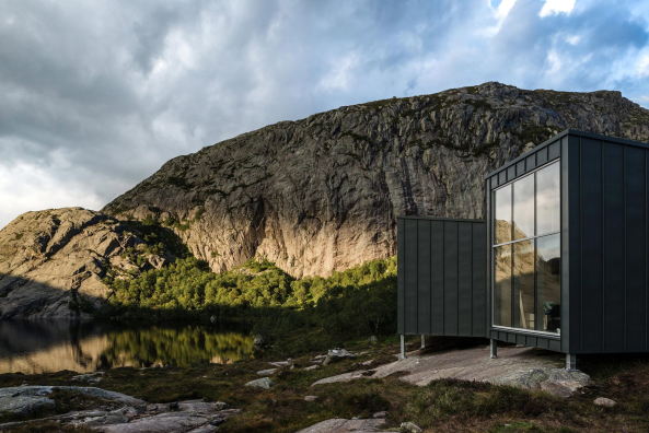 Norway, Lysefjord, KOKO architects, Zink, Baunetz, zinc, container, Wanderhtte, hut, trekking, Felsen, rocky, Container, Holz, Selbstversorgung, Talinn