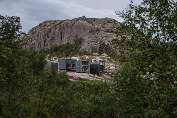 Norway, Lysefjord, KOKO architects, Zink, Baunetz, zinc, container, Wanderhtte, hut, trekking, Felsen, rocky, Container, Holz, Selbstversorgung, Talinn