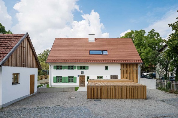 Huser des Jahres, Preis, Award,Preistrger: Einfamilienhaus bei Mnchen von werk A Architektur Guntram Jankowski (Berlin) , TKA Thomas Krger Architekt (Berlin)  Auszeichnung: Haus am Bielersee in der Schweiz von Markus Schietsch Architekten (Zrich) archinauten | dworschak + mhlbachler architekten (Linz), Wohn-und Geschftshaus in Konstanz von bchlemeid, architekten stadtplaner (Konstanz) Peter Schmal (links) und Wolfgang Bachmann (rechts), dahinter (von links nach rechts) Nils Holger Moormann, Meinhard v. Gerkan, Bernardo Bader und Ulrich Nolting, baunetz. house, award