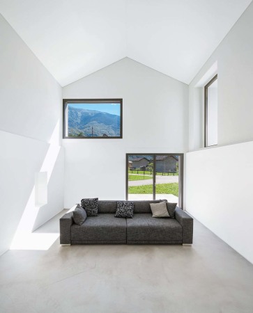 Huser des Jahres, Preis, Award,Preistrger: Einfamilienhaus bei Mnchen von werk A Architektur Guntram Jankowski (Berlin) , TKA Thomas Krger Architekt (Berlin)  Auszeichnung: Haus am Bielersee in der Schweiz von Markus Schietsch Architekten (Zrich) archinauten | dworschak + mhlbachler architekten (Linz), Wohn-und Geschftshaus in Konstanz von bchlemeid, architekten stadtplaner (Konstanz) Peter Schmal (links) und Wolfgang Bachmann (rechts), dahinter (von links nach rechts) Nils Holger Moormann, Meinhard v. Gerkan, Bernardo Bader und Ulrich Nolting, baunetz. house, award