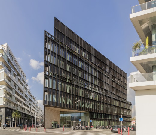 Baunetz, Baunetz-Meldung, Architektur, Architekt, architect, architecture, Architekt gesucht, Meldungen, architecture-news, Architektur Deutschland, deutsche Architekten, german architecture, young architects, France, Frankreich, 2016, Fertigstellung, Studioninedots, Ateliers 115, Boulogne-Billancourt, Boursorama Banque, bank building, Patrick Chavannes, Avenue Pierre Lefaucheux