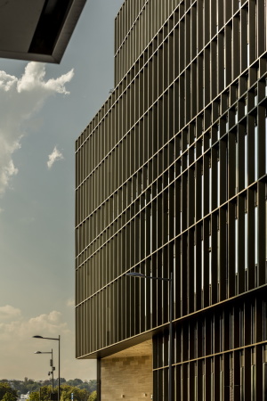 Baunetz, Baunetz-Meldung, Architektur, Architekt, architect, architecture, Architekt gesucht, Meldungen, architecture-news, Architektur Deutschland, deutsche Architekten, german architecture, young architects, France, Frankreich, 2016, Fertigstellung, Studioninedots, Ateliers 115, Boulogne-Billancourt, Boursorama Banque, bank building, Patrick Chavannes, Avenue Pierre Lefaucheux