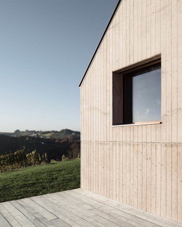 simon oberhofer, ulrike tinnacher, tinnacher, weingut, winzer, winzerfamilie, dmmbeton, isolierbeton, wohnhaus, einfamilienhaus, beton, gefrbter, eichenholz, einbaumbel, einbauschrnke, schiebetren, dielen, neubau, keller, weinkeller, gewlbekeller, kupfer, introvertiert, haus t, steiermark, archaik, purismus