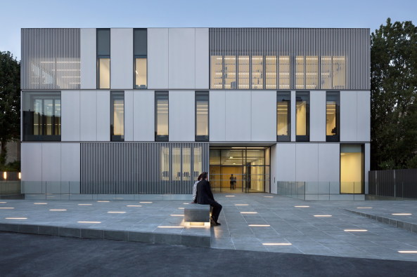 Alumium, Glas, Gitter, gitter, Eisberg, iceberg, baunetz, appeasement, apaisement, sanft, soft, discrete, Vanve, Conservatory, Konservatorium, souterrain, stage hall, multi purpose, Multifunktion, Architektur, Jean François Renaud, �ric Babin