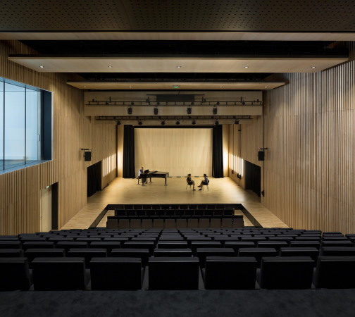 Alumium, Glas, Gitter, gitter, Eisberg, iceberg, baunetz, appeasement, apaisement, sanft, soft, discrete, Vanve, Conservatory, Konservatorium, souterrain, stage hall, multi purpose, Multifunktion, Architektur, Jean François Renaud, �ric Babin