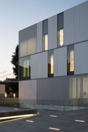 Alumium, Glas, Gitter, gitter, Eisberg, iceberg, baunetz, appeasement, apaisement, sanft, soft, discrete, Vanve, Conservatory, Konservatorium, souterrain, stage hall, multi purpose, Multifunktion, Architektur, Jean François Renaud, �ric Babin