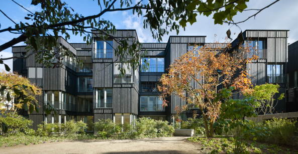 Wohnbauten Silber: Neubau Wohnungen Sempacherstrasse in Basel von Miller + Maranta