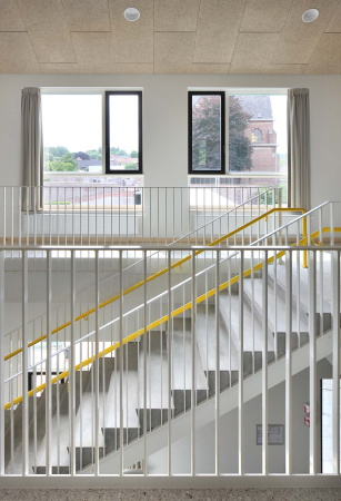 Schule in Sdbelgien von Dierendonckblancke