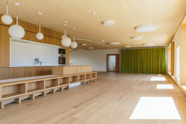 Schenker Salvi Weber, Tirol, sterreich, Bern, Wien, Absam, Kindergarten, Wallfahrtskirche, Jakobsweg, offen, open, kindergarden, Karwendelgebirge,  unterirdische Halle, Holzbauweise, timber construction, underground hall, Turnhalle, Konzertsaal