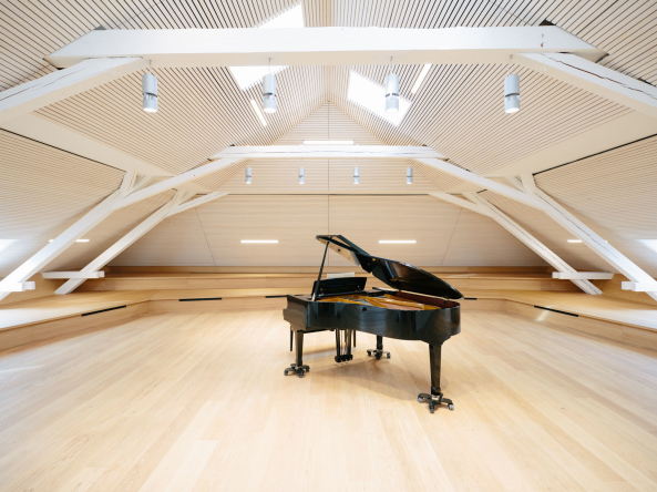 Schenker Salvi Weber, Tirol, sterreich, Bern, Wien, Absam, Kindergarten, Wallfahrtskirche, Jakobsweg, offen, open, kindergarden, Karwendelgebirge,  unterirdische Halle, Holzbauweise, timber construction, underground hall, Turnhalle, Konzertsaal