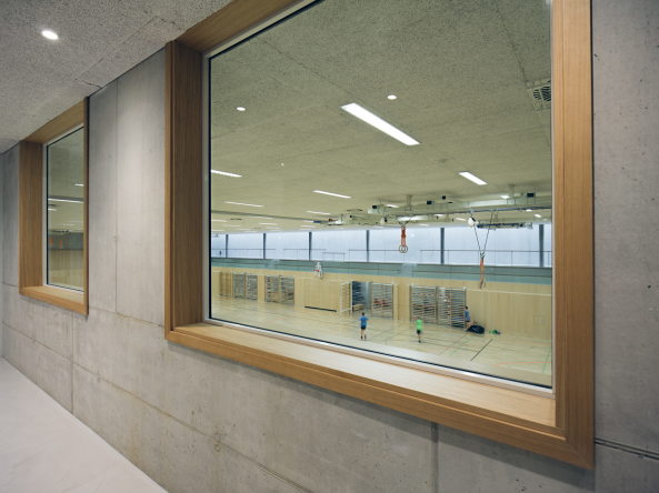 Schenker Salvi Weber, Tirol, sterreich, Bern, Wien, Absam, Kindergarten, Wallfahrtskirche, Jakobsweg, offen, open, kindergarden, Karwendelgebirge,  unterirdische Halle, Holzbauweise, timber construction, underground hall, Turnhalle, Konzertsaal