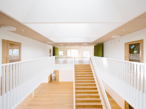 Schenker Salvi Weber, Tirol, sterreich, Bern, Wien, Absam, Kindergarten, Wallfahrtskirche, Jakobsweg, offen, open, kindergarden, Karwendelgebirge,  unterirdische Halle, Holzbauweise, timber construction, underground hall, Turnhalle, Konzertsaal