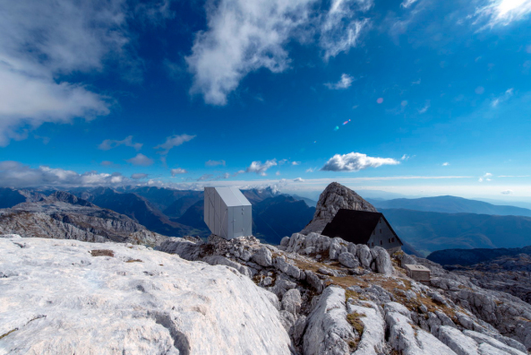 Slowenische Alpenhtte von OFIS