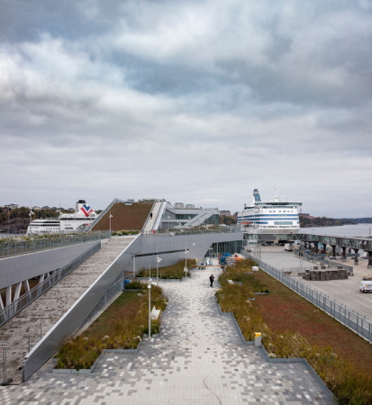 Fhrterminal, ferrry terminal, Stockholm, Skandinavien, scandinavia, C.F. Mller, C.F. Moeller, Niv, Niva, urban redevelopment, Stadtentwicklung, Hafenanlage, harbour redelopment, Dachgarten, roof garden, Rampen, Treppen, ramps, stairs, Per-Erik Adamsson, Adam Mrk, Adam Moerk
