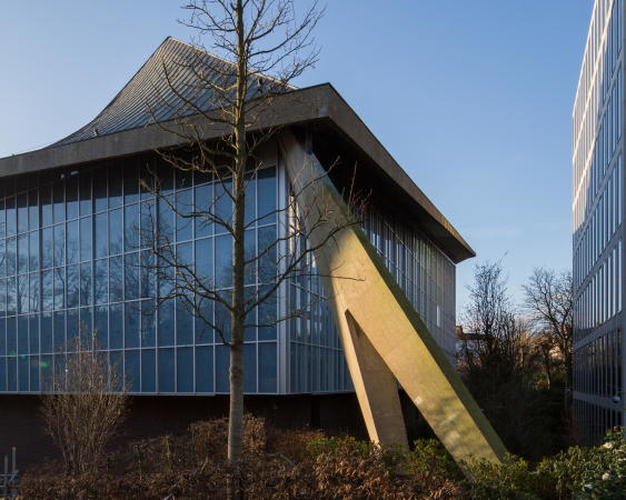 Commonwealth Institute, Sanierung, Modernisierung, Kupferdach, Holland Park, luxerious housing, London, Design Museum, OMA, John Pawson, Arup, Allies and Morrison,  Sir Robert Matthew, Stirrat Johnson-Marshall and Partners, Baunetz, Wettbewerb, competition, modification, Pan European Living room, Barcode, Europa