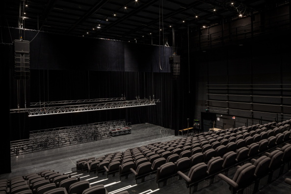 Theater, theater, Aluminiumfassade, almuminum facade, aluminum panels, Agglomeration, suburbia, Chaix & Moix, Théâtre-Sénart, Lieusaint, Novelis,Troph�es Eiffel d'architecture acier, Stahlbau, Frankreich, Paris