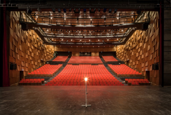 Theater, theater, Aluminiumfassade, almuminum facade, aluminum panels, Agglomeration, suburbia, Chaix & Moix, Théâtre-Sénart, Lieusaint, Novelis,Trophes Eiffel d'architecture acier, Stahlbau, Frankreich, Paris