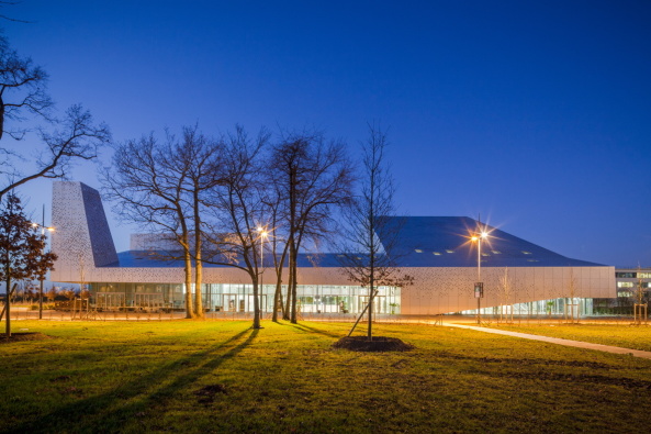 Theater, theater, Aluminiumfassade, almuminum facade, aluminum panels, Agglomeration, suburbia, Chaix & Moix, Théâtre-Sénart, Lieusaint, Novelis,Troph�es Eiffel d'architecture acier, Stahlbau, Frankreich, Paris