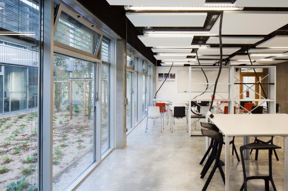 Forschungsbau von Block Architectes bei Paris