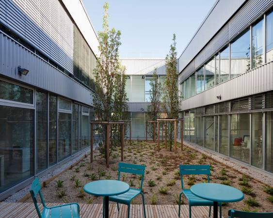 Forschungsbau von Block Architectes bei Paris