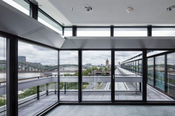 Wilhelminismus, Eisenbahndirektion, Dachaufbau, Fenster,  Bestand, Fassade, klassizistisch, monumental, kadawittfeldarchitektur, EASA, Eisenbahn, railway, proudness, Stolz, Balkone, Bro, Zellenbro, Club