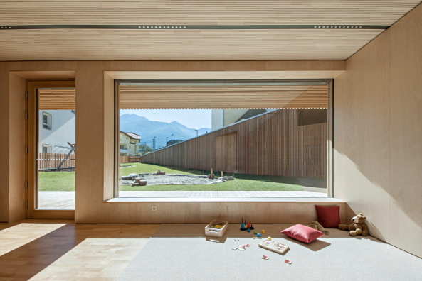 Kindergarten, kindergarden, Hofhaus, Atrium, village, Dorf, rural architecture, drfliches Bauen, lndliches Bauen, feld72, Hertha Hurnaus, Bauen fr Kinder, Olang, Niederolang, Bruneck, Sdtirol, architecture for children, architecture for kids, wood, wall, Holz, Mauer, Topographie, topography, Hanglage