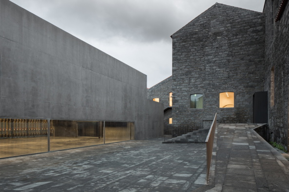 Menos e Mais Arquitectos Associados, Joao Mendes Ribeiro Arquitecto, Arquip�lago � centro de artes contempor�neas, Ribeira Grande, Zaha Hadid Architects, DiA Holding, Heydar Aliyev Center, Baku, David Chipperfield Architects, Taller Abierto de Arquitectura y Urbanismo (TAAU), Museo Jumex, Mexiko-Stadt, Mexico-City, DRDH Architects, Stormen, Bod�, Agence d'architecture Philippe Prost (AAPP), M�morial international, Ring of Remembrance, Notre-Dame-de-Lorette, Billie Tsien, Kunl� Adeyemi, Marilyn Jordan Taylor, Philip Gumuchdjian, Richard Rogers, RIBA Award for International Excellence, RIBA International Prize, Grafton Architects, Shell Arquitectos, Universidad de Ingenieria y Tecnologia (UTEC), Lima, Simon Menges, Baunetz Meldung, architecture prize, Royal Institute of British Architects, world�s best building, Simon Menges, Iwan Baan, Jos� Campos, Hufton + Crow, Nin Solis, Moritz Bernoully, David Grandorge, Aitor Ortiz