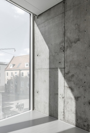 Beton, Glas, Rampe, SLETH, Kulturhauptstadt, Aarhus, Industriegebiet,Gentrifizierung, Brohaus, glass, concrete, Riss, landscape architecture, architecture, 2017, Baunetz, Rasmus Hjortshj C O A S T