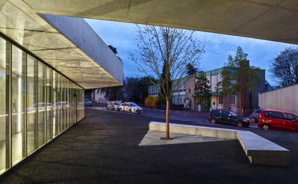 Sporthalle von Dominique Coulon in Clamart