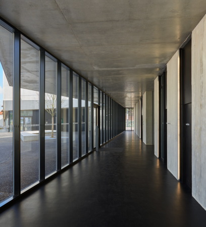 Sporthalle von Dominique Coulon in Clamart