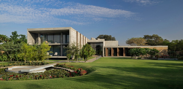 Villa Ahmedabad von Blocher Blocher Partners in Indien