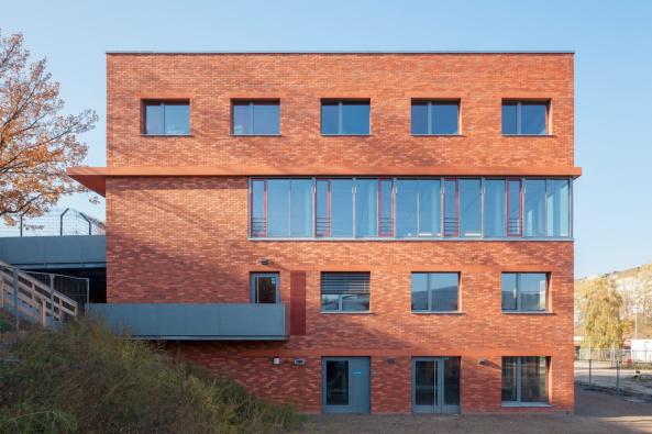 Schulerweiterung von Freitag Hartmann Architekten in Berlin