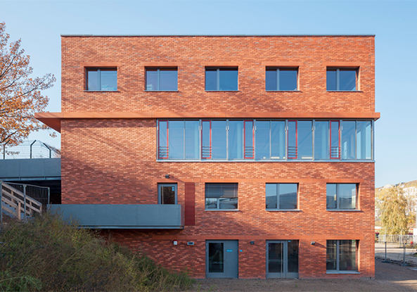 Schulerweiterung von Freitag Hartmann Architekten in Berlin