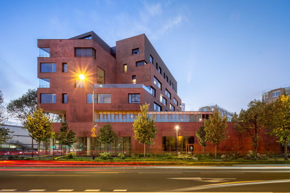 Paris, Frankreich, 2016, Brenac + Gonzalez,  lot Yersin, Paris Habitat, social residence, day hospital, senior housing, Alzheimer's center, concrete, ship