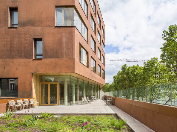 Paris, Frankreich, 2016, Brenac + Gonzalez,  lot Yersin, Paris Habitat, social residence, day hospital, senior housing, Alzheimer's center, concrete, ship