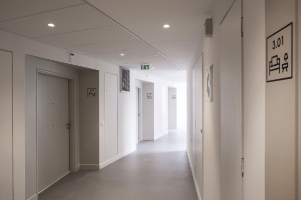 Paris, Frankreich, 2016, Brenac + Gonzalez,  �lot Yersin, Paris Habitat, social residence, day hospital, senior housing, Alzheimer's center, concrete, ship