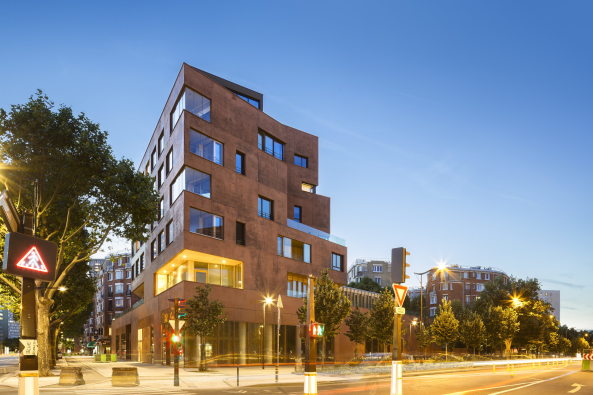 Paris, Frankreich, 2016, Brenac + Gonzalez,  �lot Yersin, Paris Habitat, social residence, day hospital, senior housing, Alzheimer's center, concrete, ship