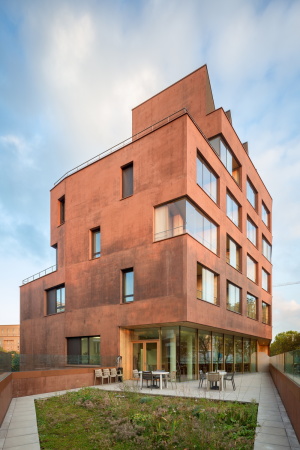 Paris, Frankreich, 2016, Brenac + Gonzalez,  �lot Yersin, Paris Habitat, social residence, day hospital, senior housing, Alzheimer's center, concrete, ship