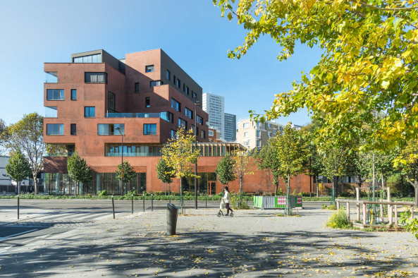 Paris, Frankreich, 2016, Brenac + Gonzalez,  lot Yersin, Paris Habitat, social residence, day hospital, senior housing, Alzheimer's center, concrete, ship