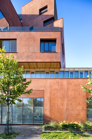 Paris, Frankreich, 2016, Brenac + Gonzalez,  �lot Yersin, Paris Habitat, social residence, day hospital, senior housing, Alzheimer's center, concrete, ship