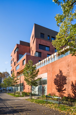 Paris, Frankreich, 2016, Brenac + Gonzalez,  lot Yersin, Paris Habitat, social residence, day hospital, senior housing, Alzheimer's center, concrete, ship