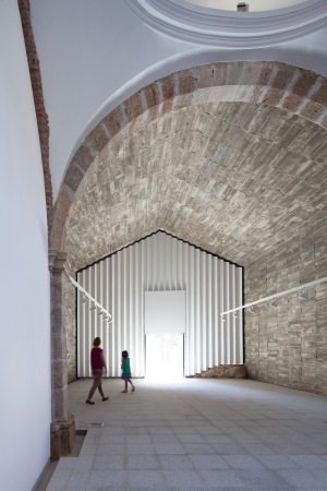 h�ctor fern�ndez elorza, Madrid, Kapelle, Sanierung, Umbau, Kulturzentrum, Umnutzung, renovation, 2016, culture, C�ceres, Montse Zamorano