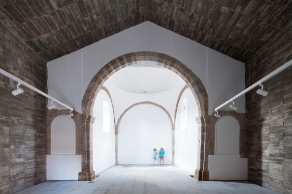 h�ctor fern�ndez elorza, Madrid, Kapelle, Sanierung, Umbau, Kulturzentrum, Umnutzung, renovation, 2016, culture, C�ceres, Montse Zamorano