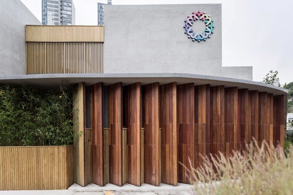 Miguel Montor, Baunetz, baunetz Meldung, Mexiko, Mexico, Mexiko-Stadt, Mexico-City, Umbau, Edge City, Interlomas, Schulbau, Walden Two, Pdagogik, Reformpdagogik, Onnis Luque