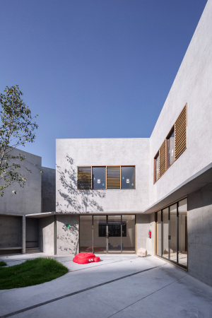 Miguel Montor, Baunetz, baunetz Meldung, Mexiko, Mexico, Mexiko-Stadt, Mexico-City, Umbau, Edge City, Interlomas, Schulbau, Walden Two, Pdagogik, Reformpdagogik, Onnis Luque