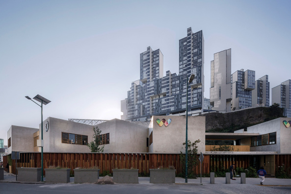 Miguel Montor, Baunetz, baunetz Meldung, Mexiko, Mexico, Mexiko-Stadt, Mexico-City, Umbau, Edge City, Interlomas, Schulbau, Walden Two, Pdagogik, Reformpdagogik, Onnis Luque