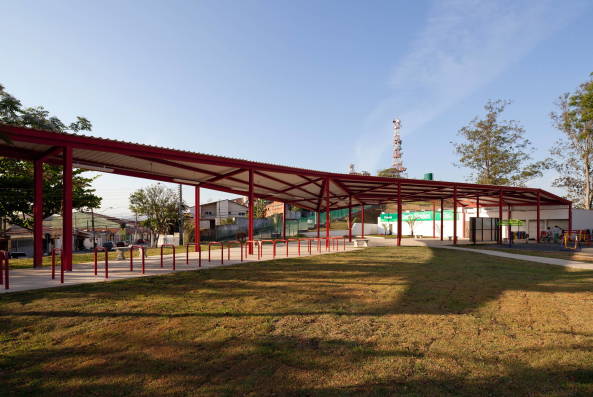 Alberto Simes Park, Pedro Paes, Eugenio Teixeira Borges, IDOM, So Jos dos Campos, Brasilien, 2016, Landschaftsplanung, Abenteuerpark, Baumwipfelpfad, Parkanlage, rot
