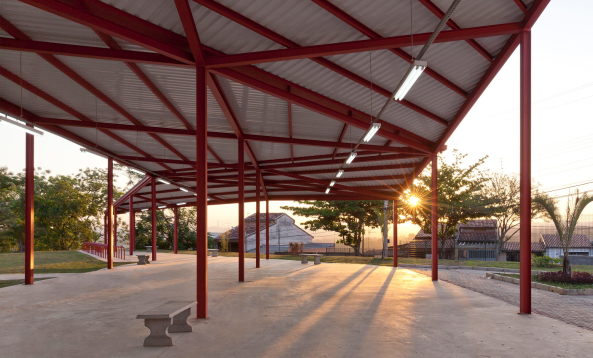 Alberto Simes Park, Pedro Paes, Eugenio Teixeira Borges, IDOM, So Jos dos Campos, Brasilien, 2016, Landschaftsplanung, Abenteuerpark, Baumwipfelpfad, Parkanlage, rot