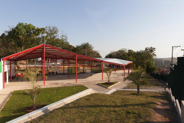 Alberto Simes Park, Pedro Paes, Eugenio Teixeira Borges, IDOM, So Jos dos Campos, Brasilien, 2016, Landschaftsplanung, Abenteuerpark, Baumwipfelpfad, Parkanlage, rot